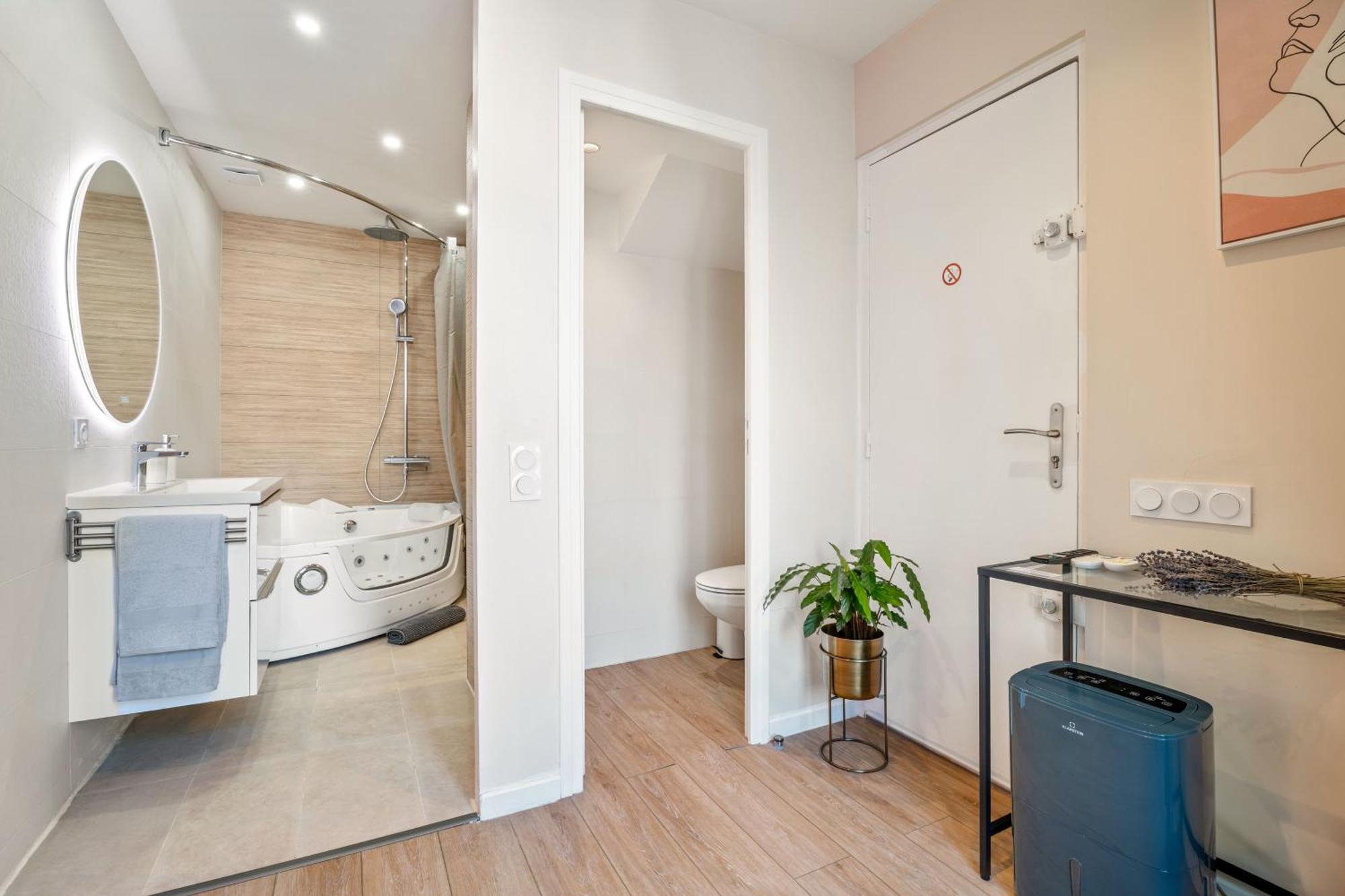 Nice Renting - Love Room Massena - Luxe Room - Jacuzzi - Terrace - King Bed - Ac Exterior foto